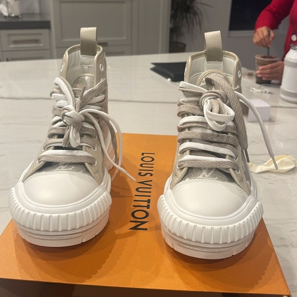 LV squad trainer boots. - Picture 6 of 8